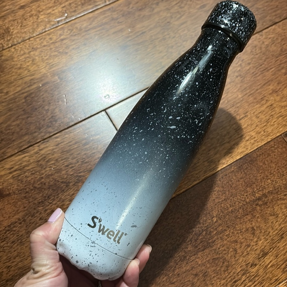 Swell water bottle